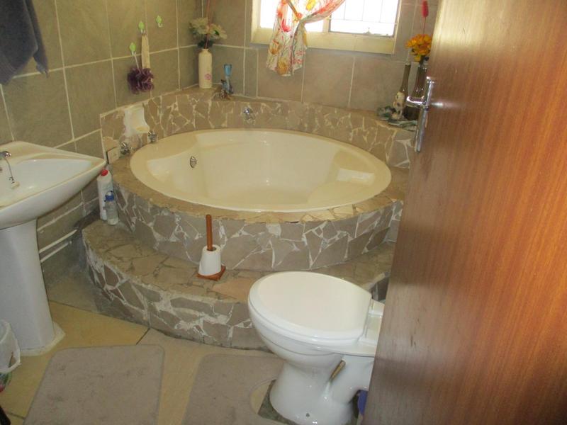 4 Bedroom Property for Sale in Pellissier Free State